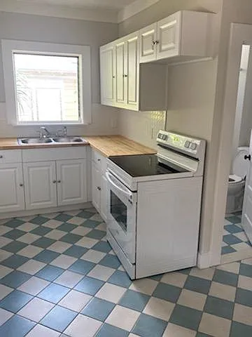 1945 15th Ave — Photo 6