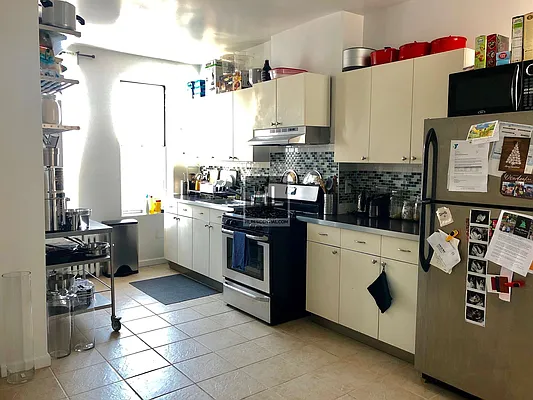 Rented by Highline Residential | media 9