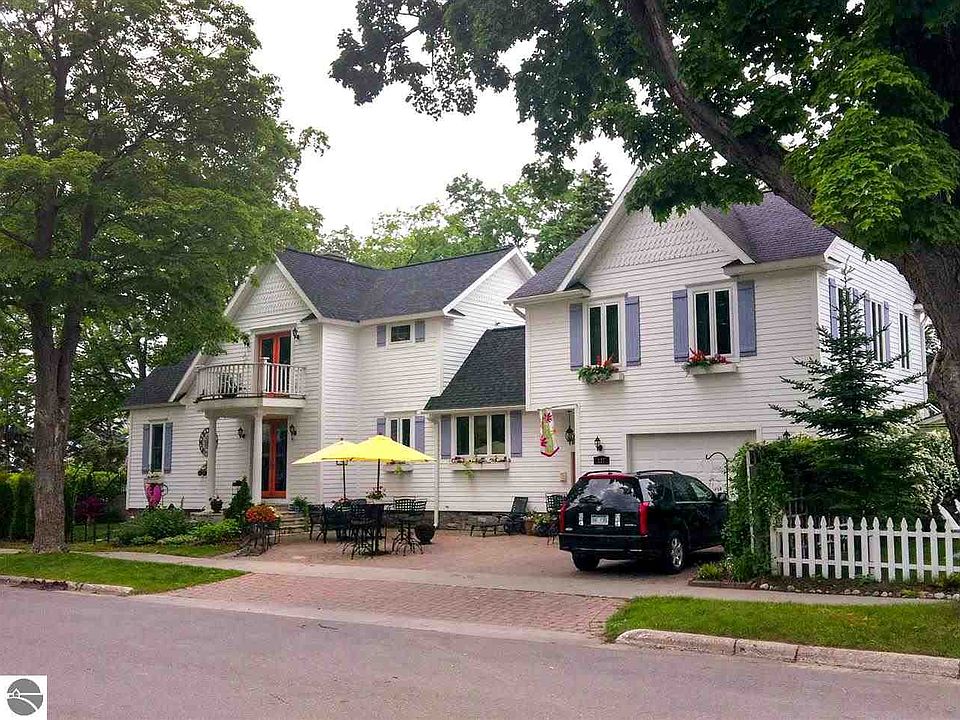 1st image of 127 Forest Ave