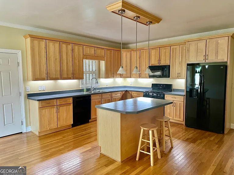 1594 Hardin Ave — Photo 7