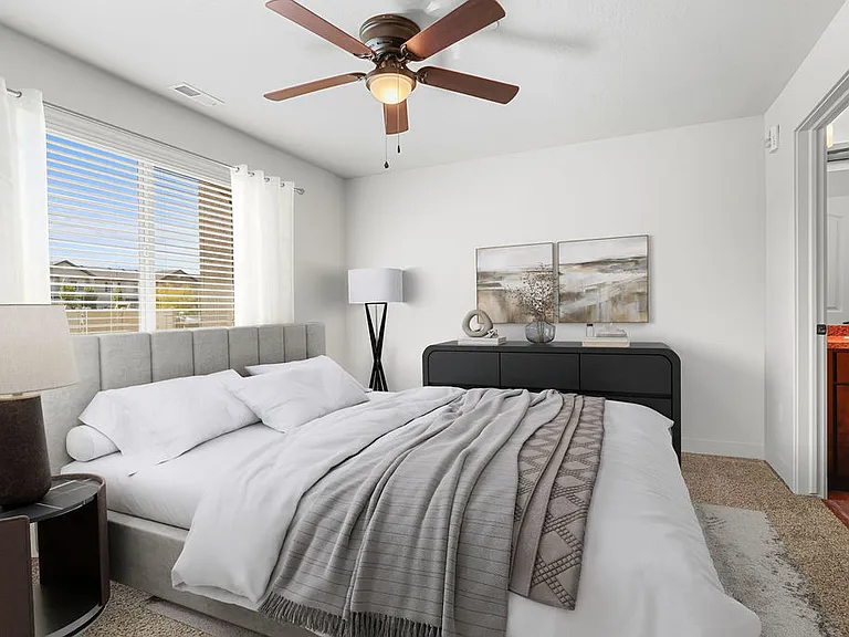 Logan Gateway Apartments — Photo 12