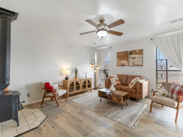 4980 Zirconia Dr NE, Rio Rancho, NM 87124