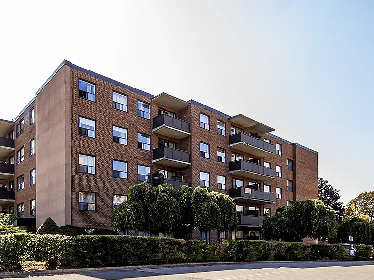 1700 Victoria Park Ave — Photo 3