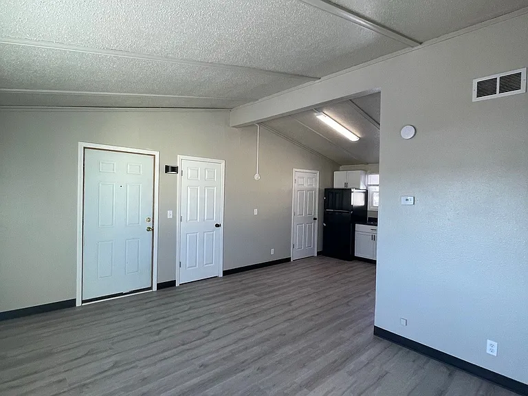 McCook Apartments — Photo 10