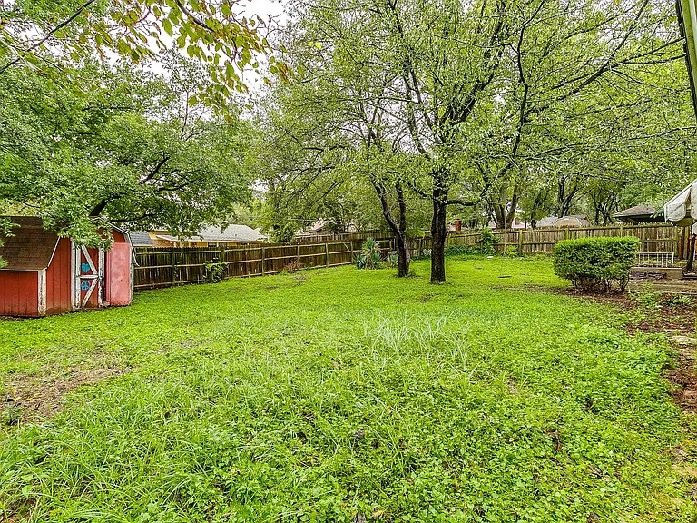 120 NE Alsbury Blvd — Photo 10