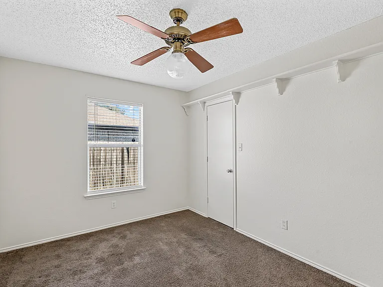 2804 Monthaven Dr — Photo 10