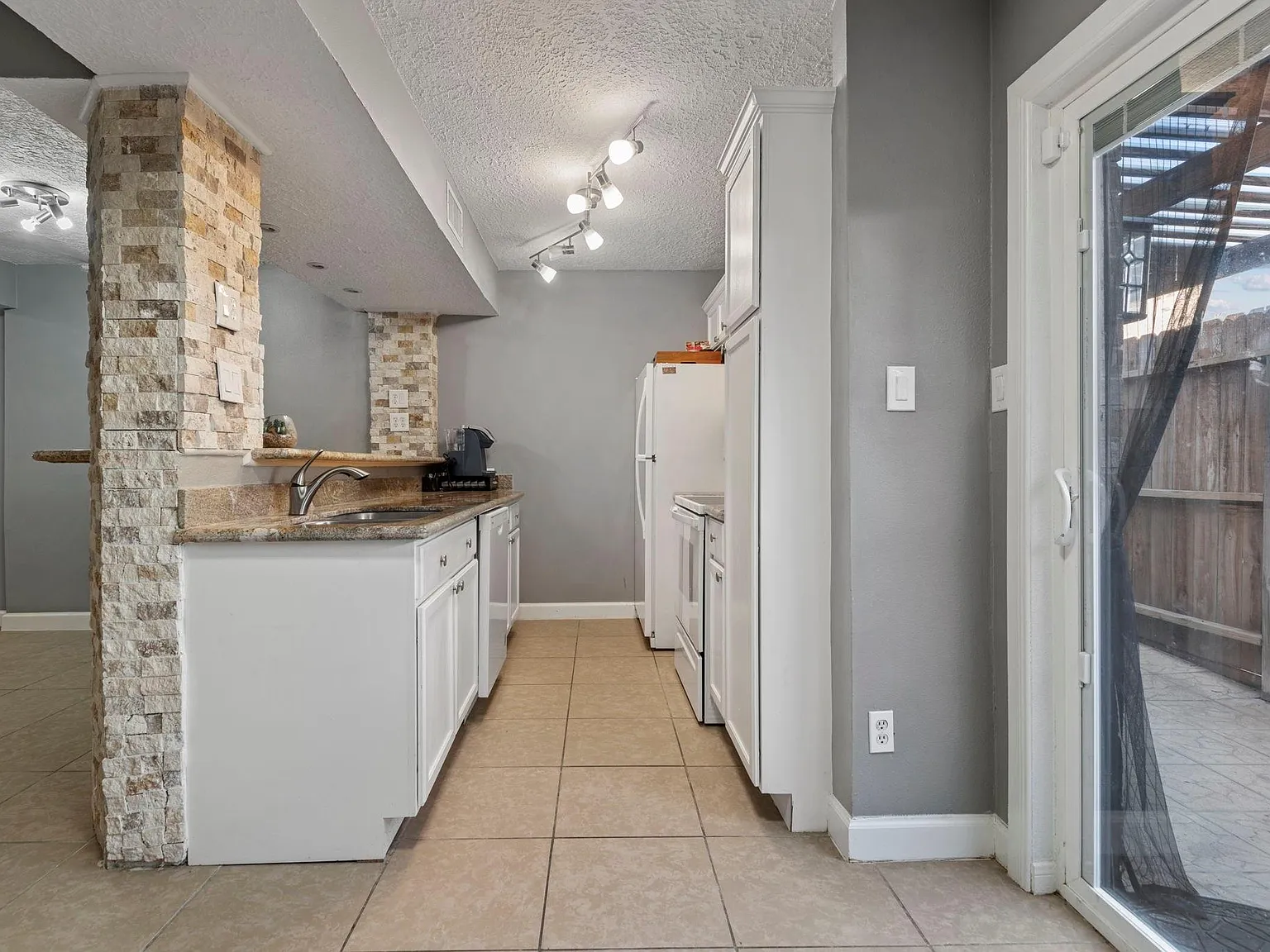 2 bed, 2.5 bath, 1152 sqft, $1,750 — Photo 4
