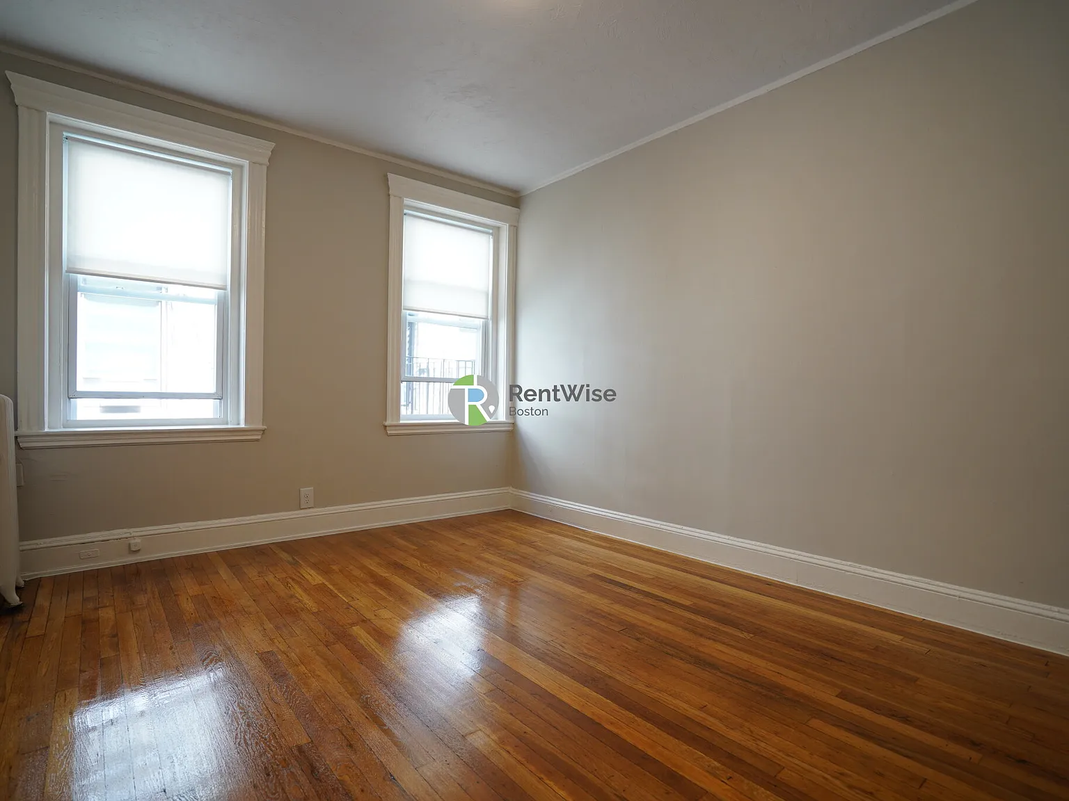366 Riverway St — Photo 4