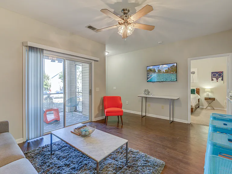 Water's Edge Apartment Homes — Photo 4