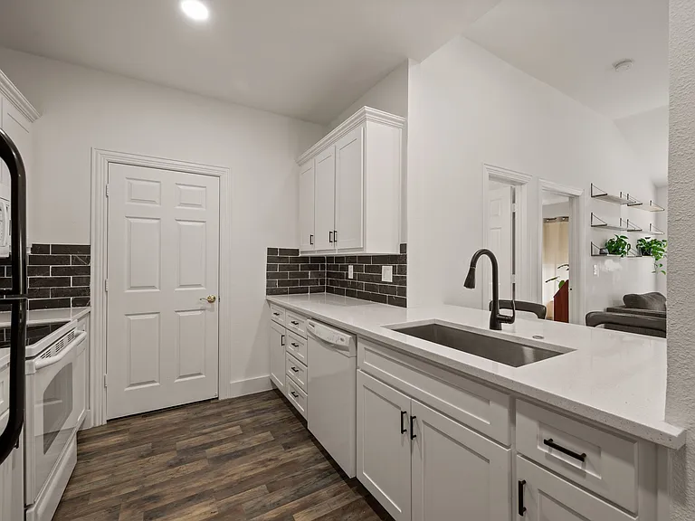 1919 Maplewood Trl — Photo 18
