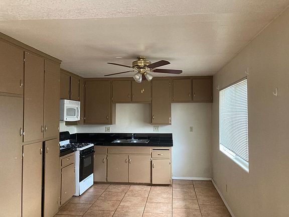 Kitchen, Over the Range Microwave and Ceiling fan.