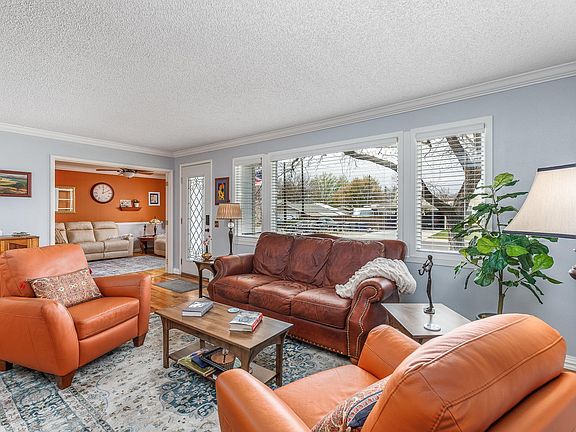 4th image of 1824 Davison Ave