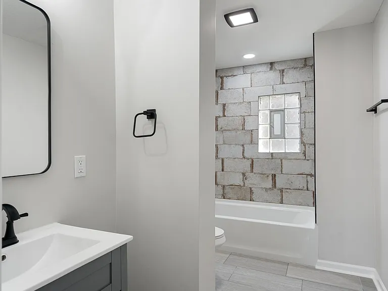 2754 Holmes St — Photo 5