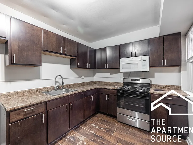 6300 N Oakley Ave #2 — Photo 7