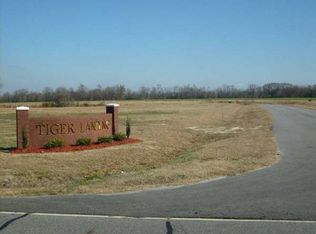 102 Pinehurst Dr, Mount Olive, NC 28365