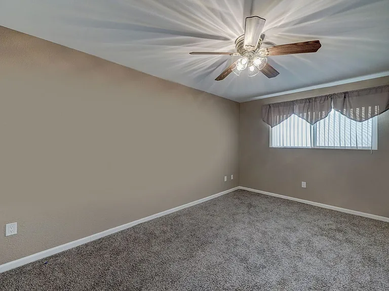 3301 W Loma Ln #4 — Photo 8