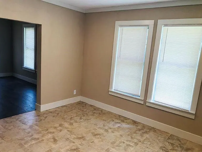 414 E Strand St — Photo 13