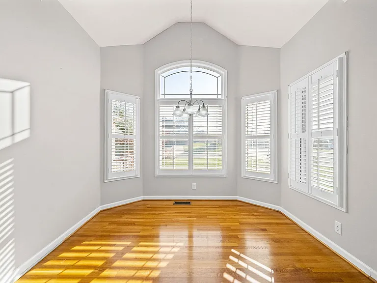 650 Appomattox Ct — Photo 2