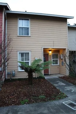 958 Courtyard Cir Photo 1