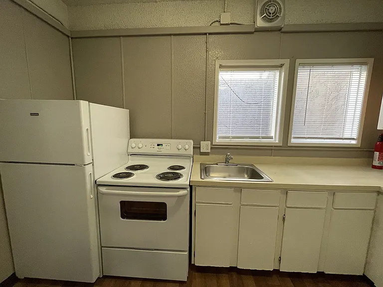 Bay View Apartments — Photo 13