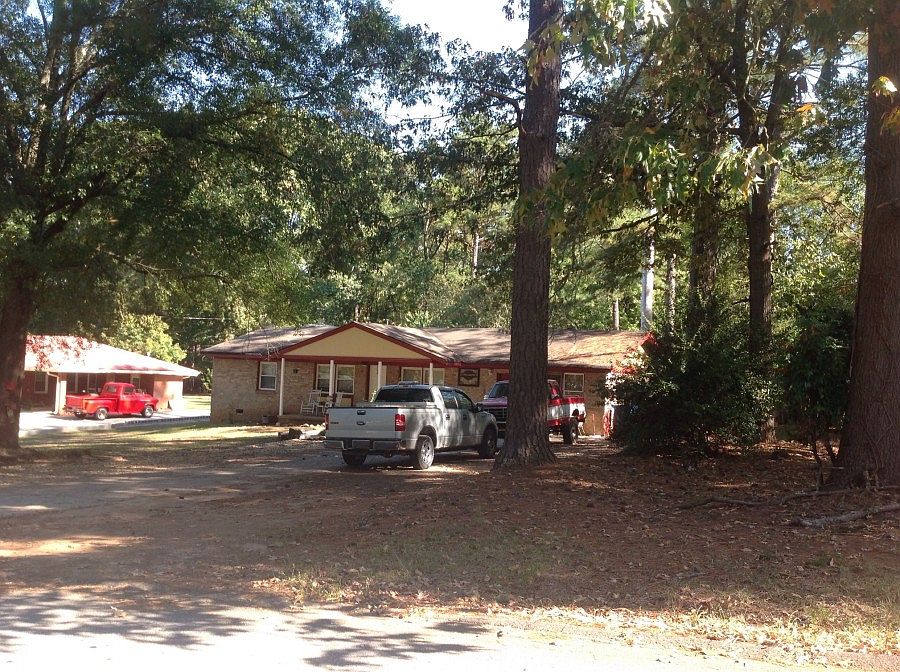 2nd image of 4148 Suzanne Ln
