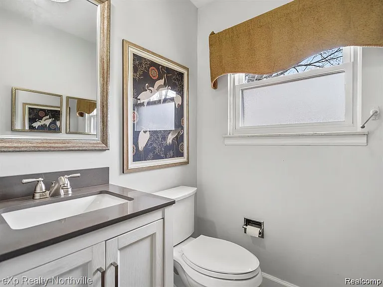 38205 Connaught Dr — Photo 19