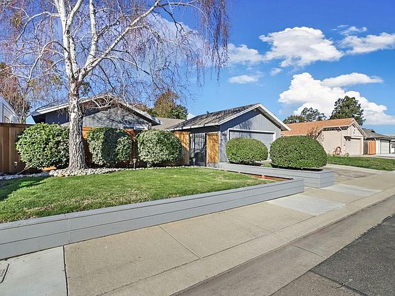 2nd image of 9823 Honey Bear Ln