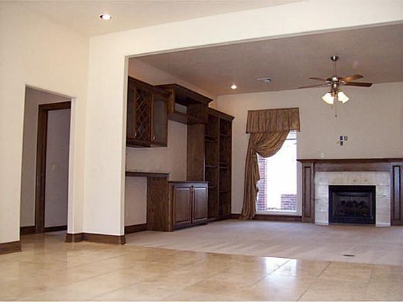 5th image of 1015 SW 84th St