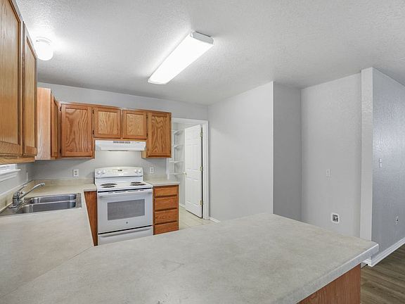 4th image of 200 Bobbie Ann Ct