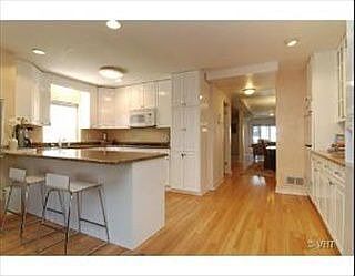 2nd image of 1223 W Wellington Ave
