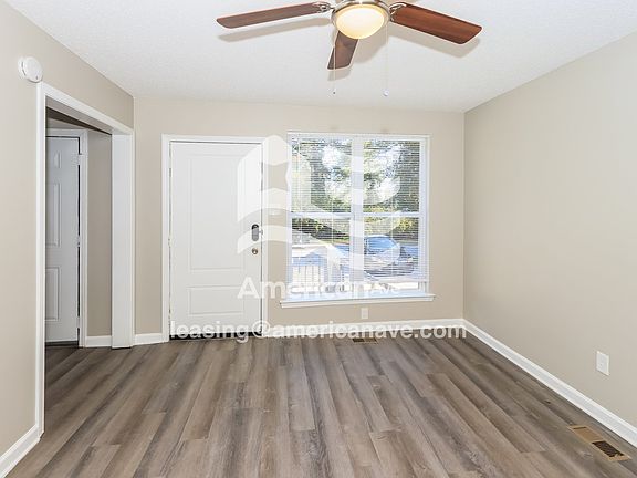 1237643_002_wm_-_living_room_13192312.jpg