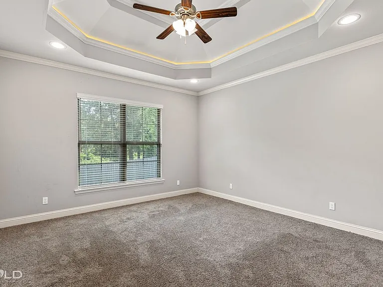 302 Oscar Cir — Photo 35