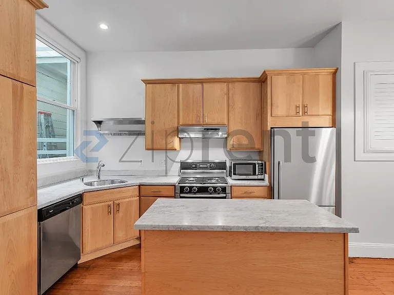3110 Clay St #2 — Photo 1