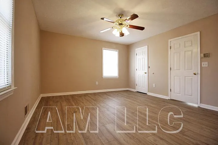 401 Oak Landing Cir — Photo 13