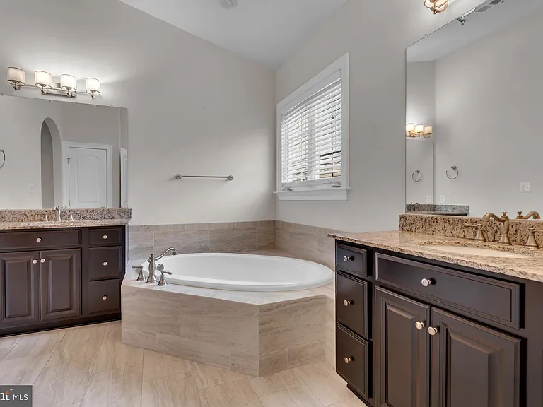 14611 Highbury Ln — Photo 26