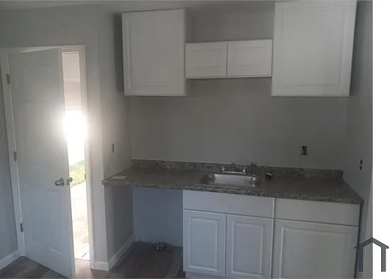 3 bed, 884 sqft, $1,500 — Photo 2