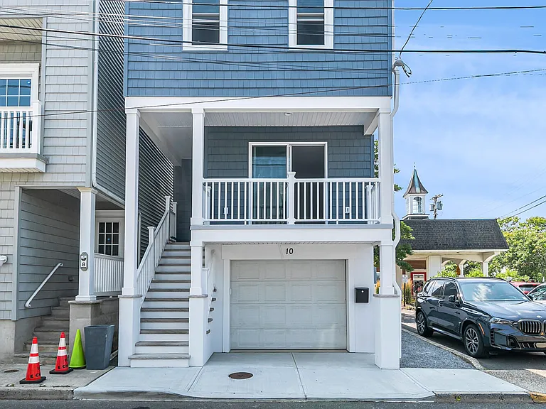 10 NE Church St — Photo 3