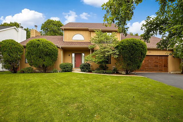 1st image of 905 Pinehurst Dr