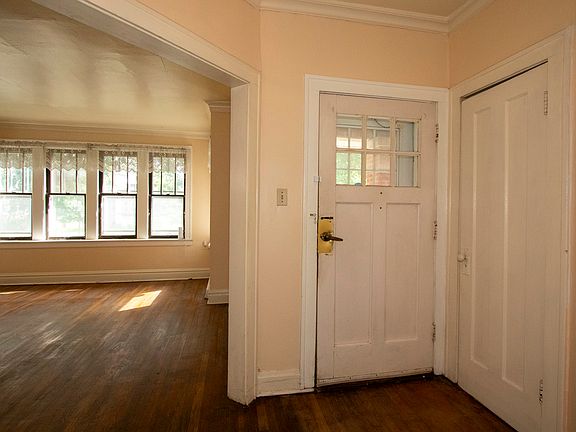 3rd image of 1115 N Taylor Ave