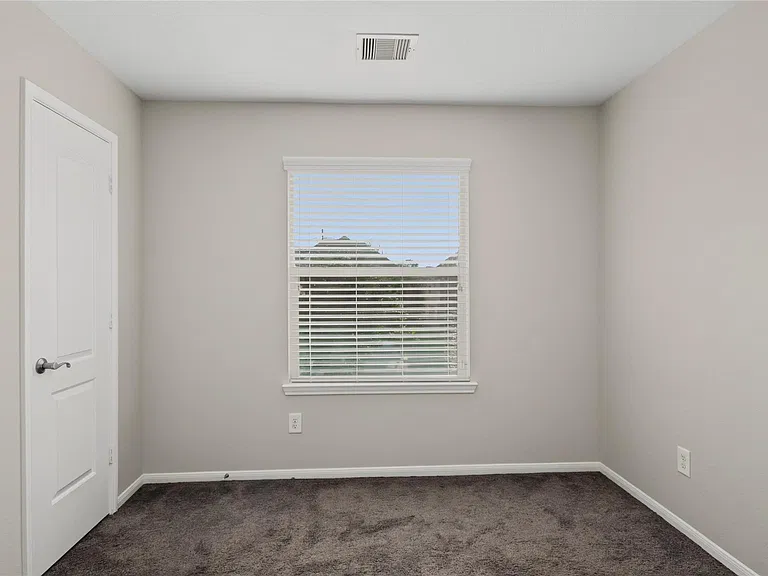 8403 Columbia Forest Dr — Photo 15