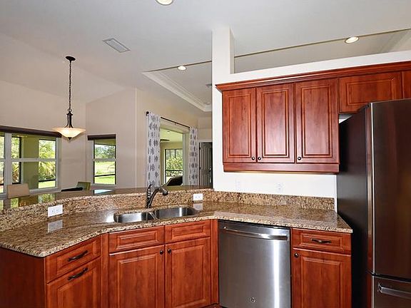 3rd image of 87 Pine Valley Ct