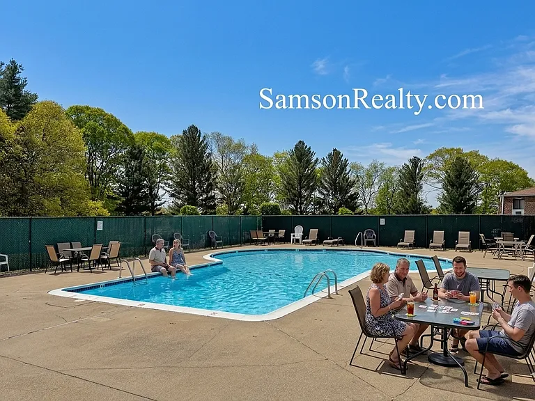 756 Quaker Ln #210 — Photo 2