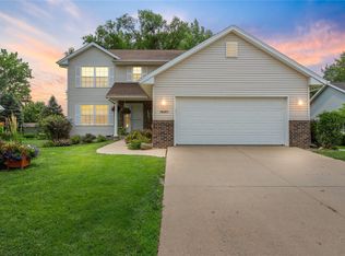 1820 Rock Island Dr, Ely, IA 52227