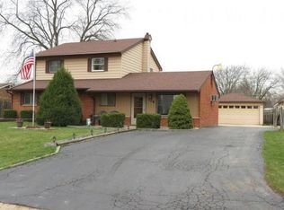 124 Edgehill Dr, Bolingbrook, IL 60440