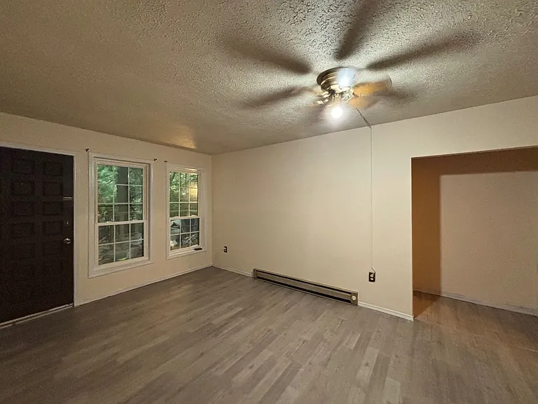 602 Oak Grove Rd — Photo 3