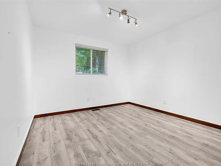 6860 Matchette Rd #UPPER — Photo 9