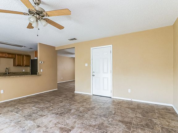 4th image of 9928 Alemeda Ct