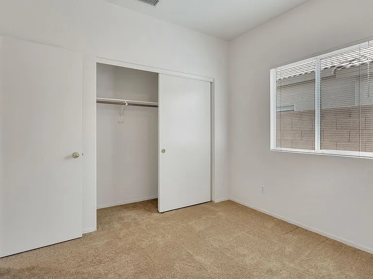 2626 N Ebony — Photo 17