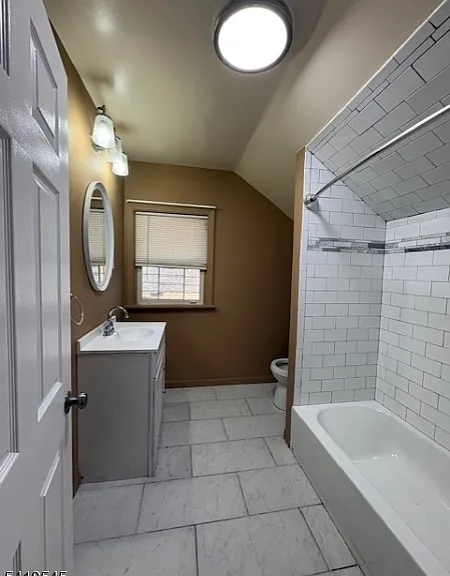13 E Grand St #C — Photo 5