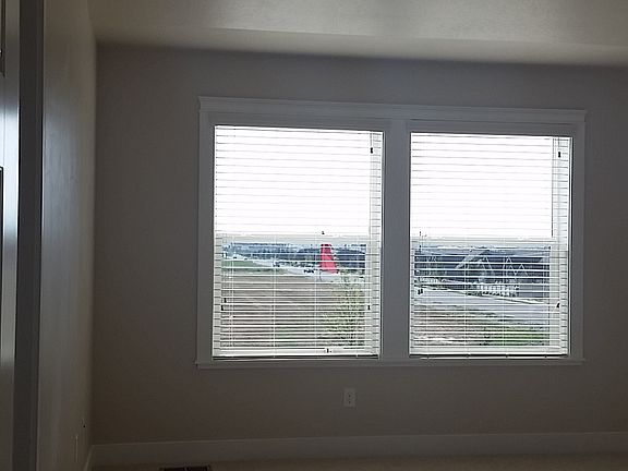 5th image of 425 E 2170 N
